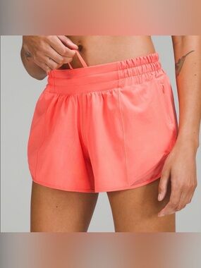Lululemon Hotty Hot Low-Rise Short 4" Lined Raspberry Cream Size 6